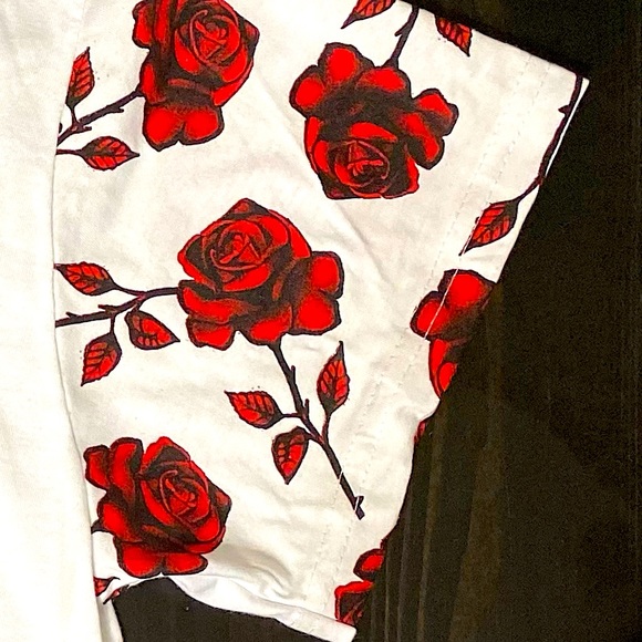 Fresh Laundry Tee - Always Fresh with Roses!  NWT!!! - Picture 3 of 7